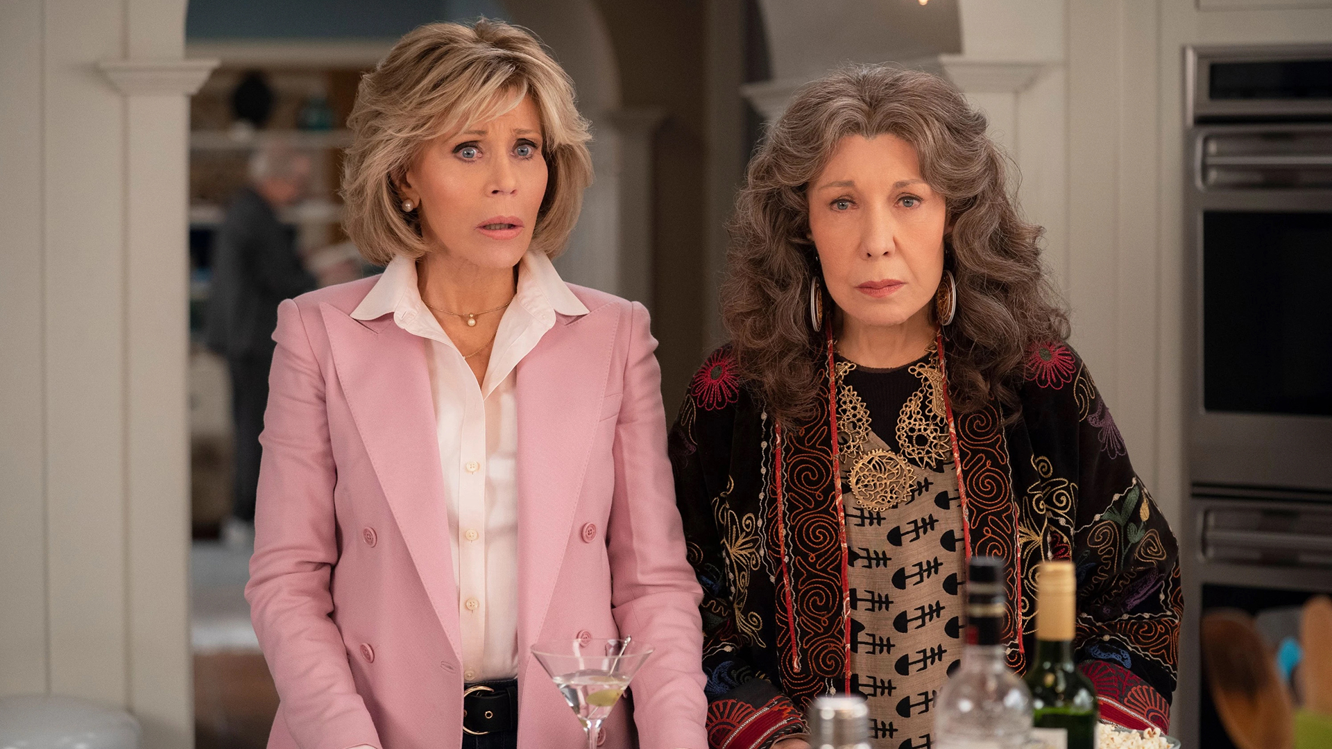 M Ss Ng P Eces Grace And Frankie Season 6 Trailer